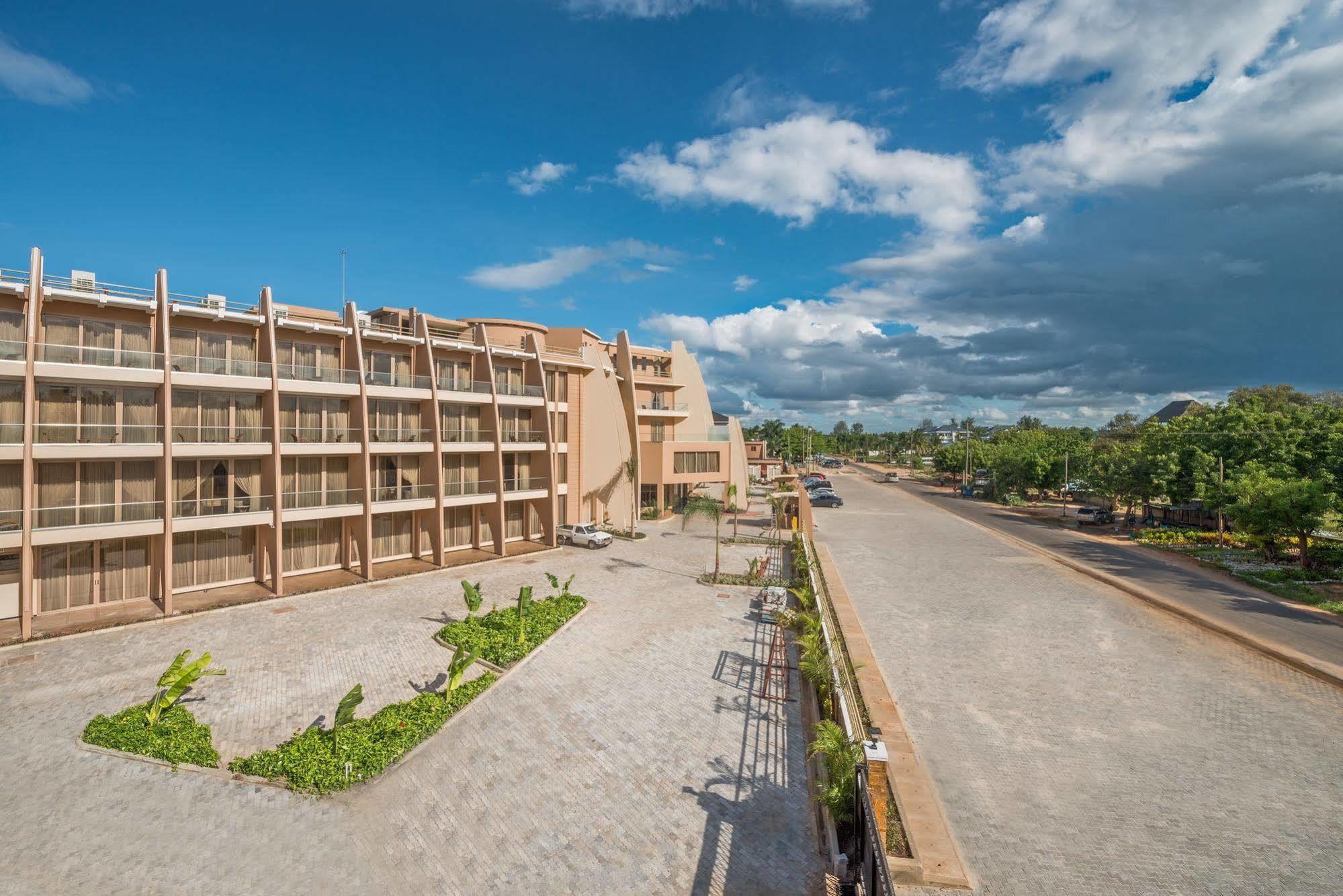 Ramada Resort By Wyndham Dar Es Salaam Esterno foto