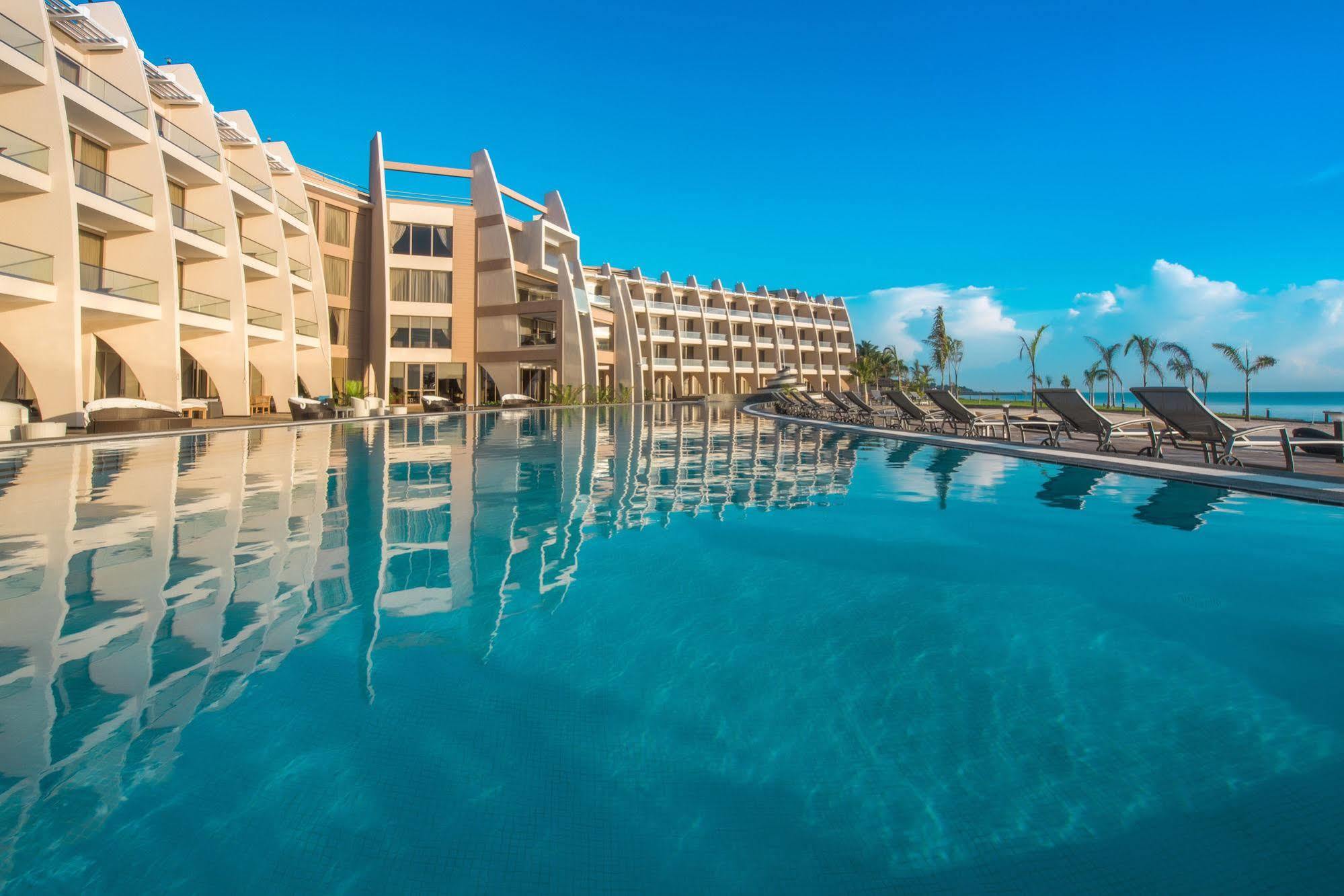 Ramada Resort By Wyndham Dar Es Salaam Esterno foto